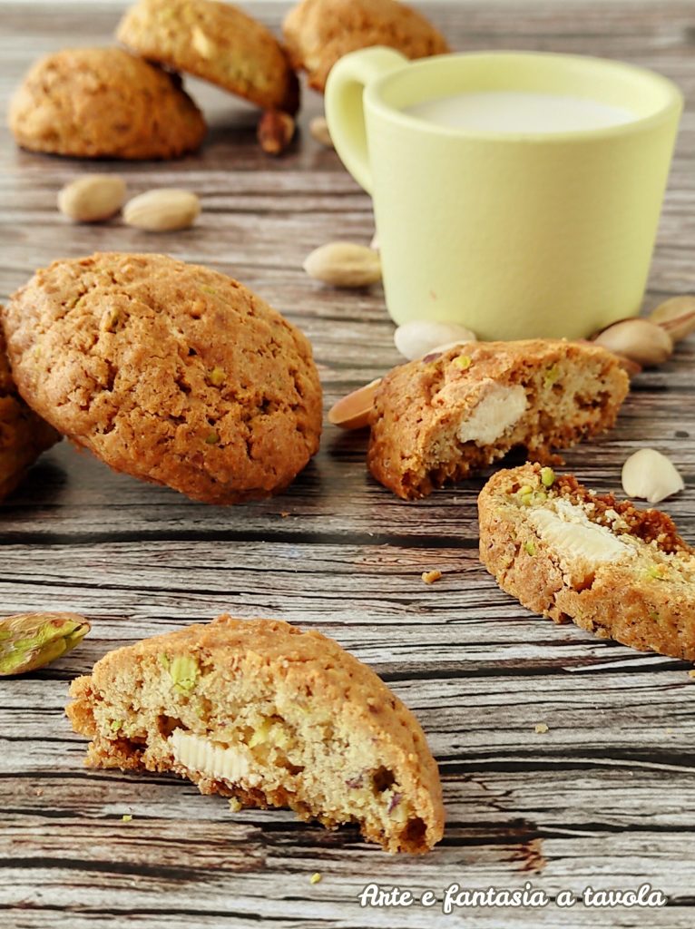 Galletas con pistachos y chocolate blanco