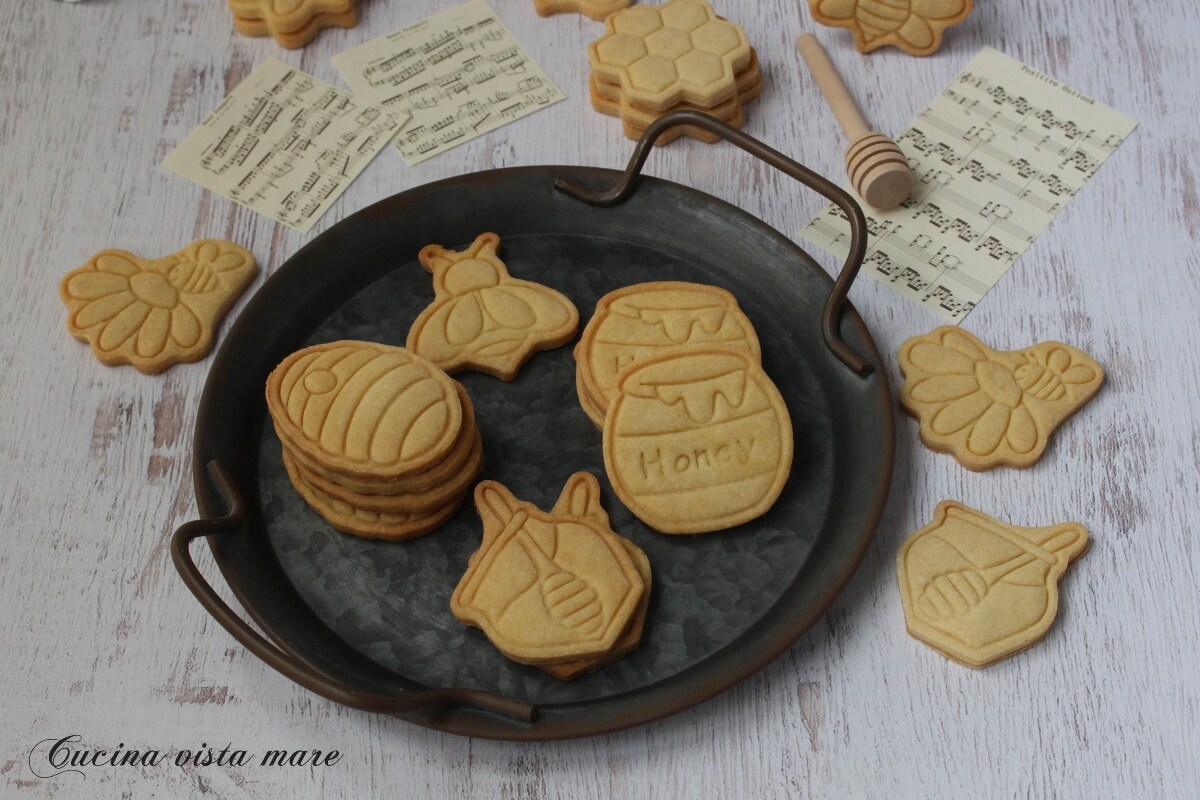Galletas de masa quebrada con miel
