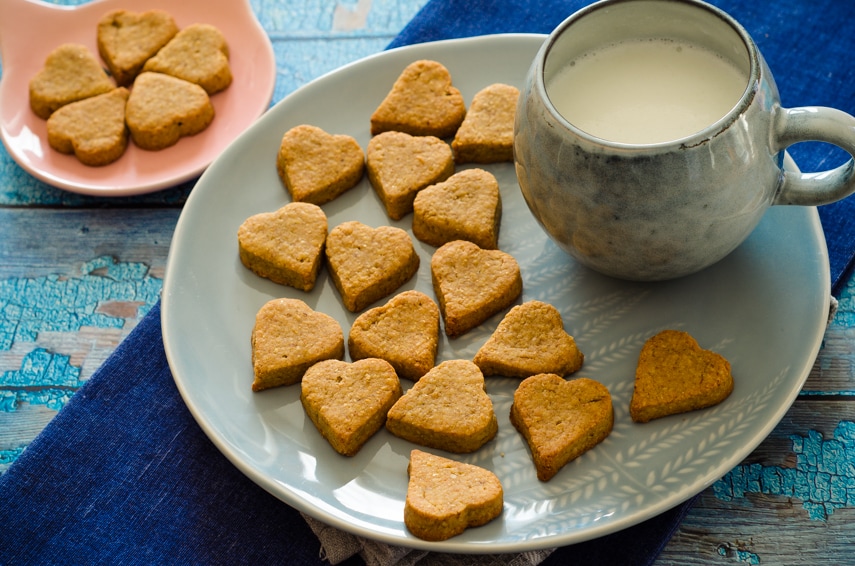 Galletas sin azúcar y sin mantequilla con plátano y harina de avena