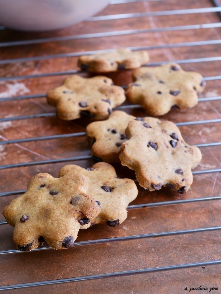 Galletas integrales sin azúcar con chocolate negro o cookies