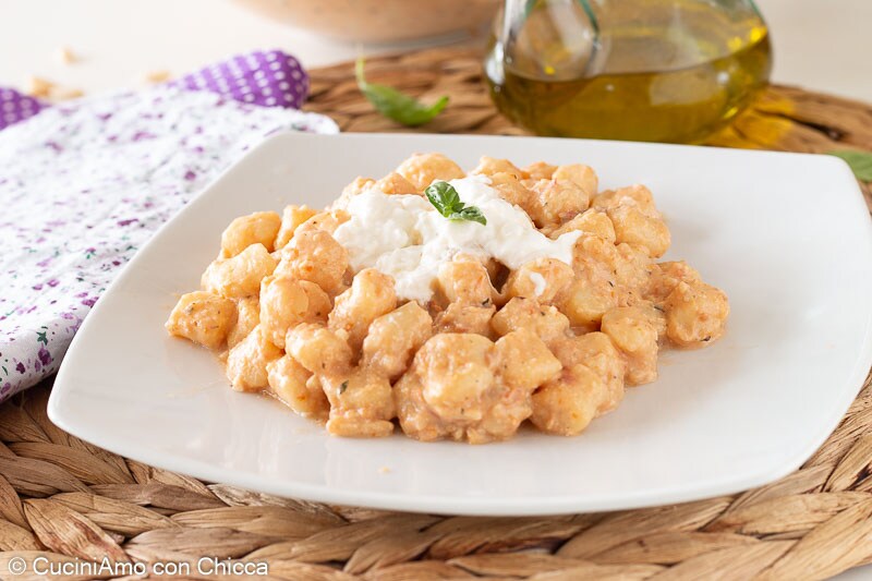 Gnocchi con pesto de tomates secos