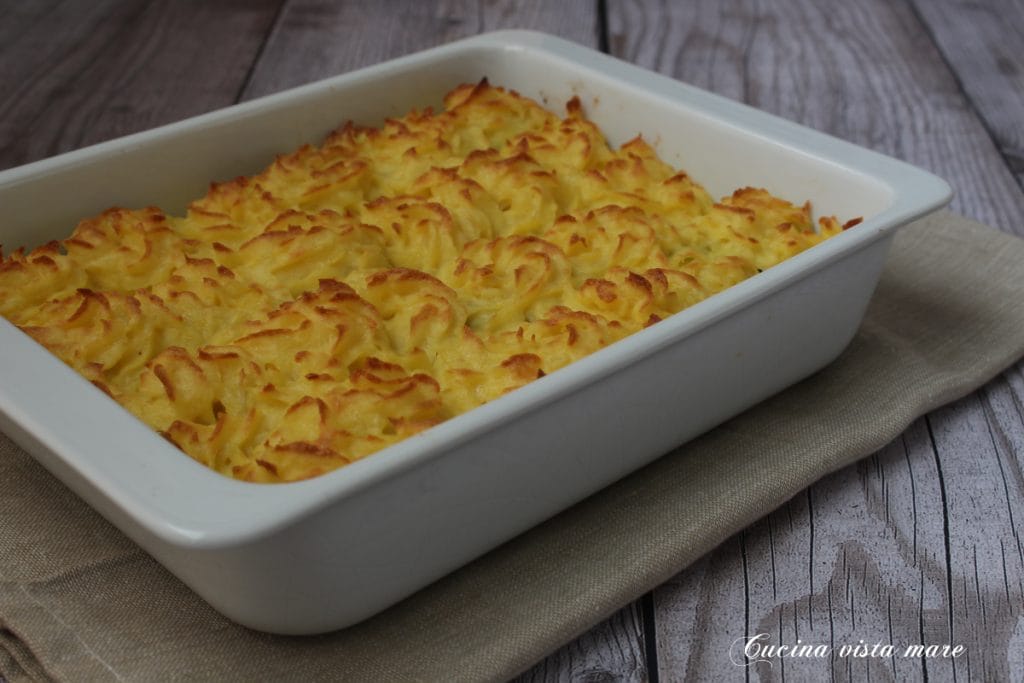 Gratén de patatas con brócoli y salchicha Cocina vista al mar