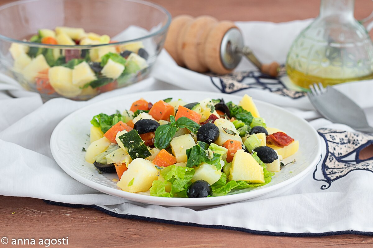 Guarnición de verduras cocidas y crudas