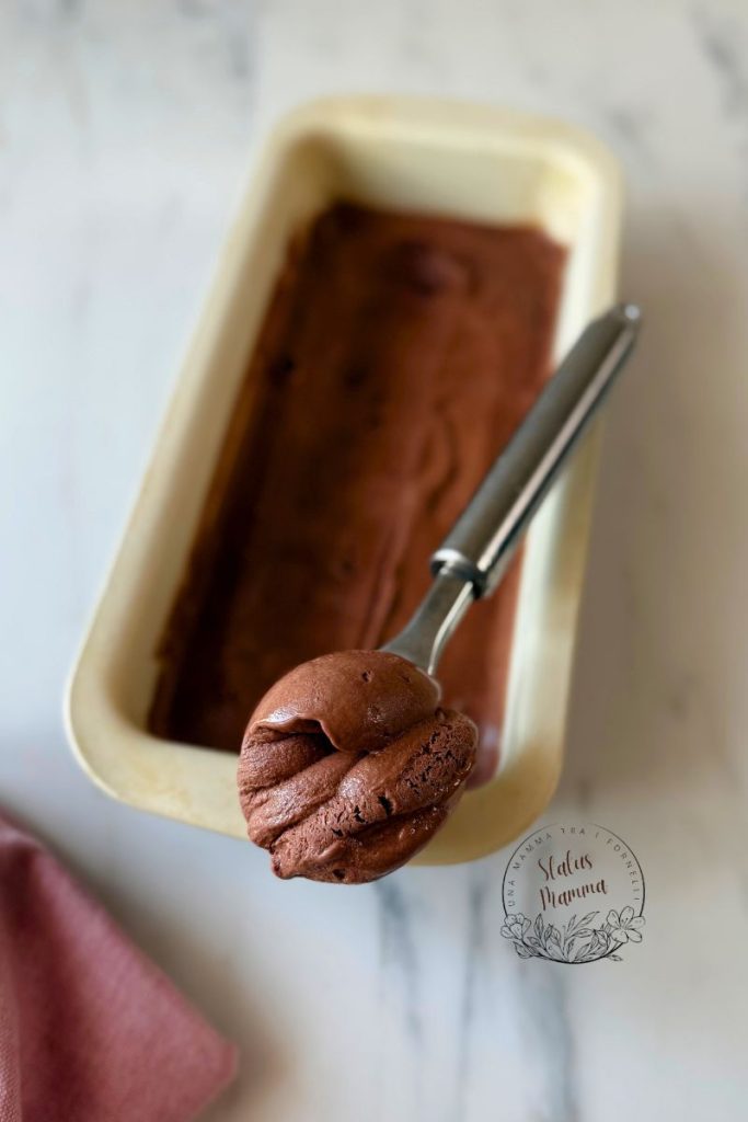 Helado de Chocolate Negro Sin Huevo: Cremoso, Fácil y Perfecto para el Verano