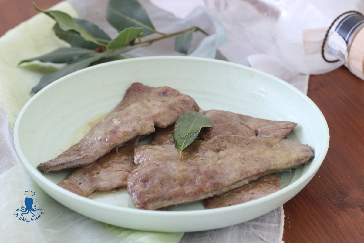 Hígado de ternera a la sartén, receta fácil y rápida.