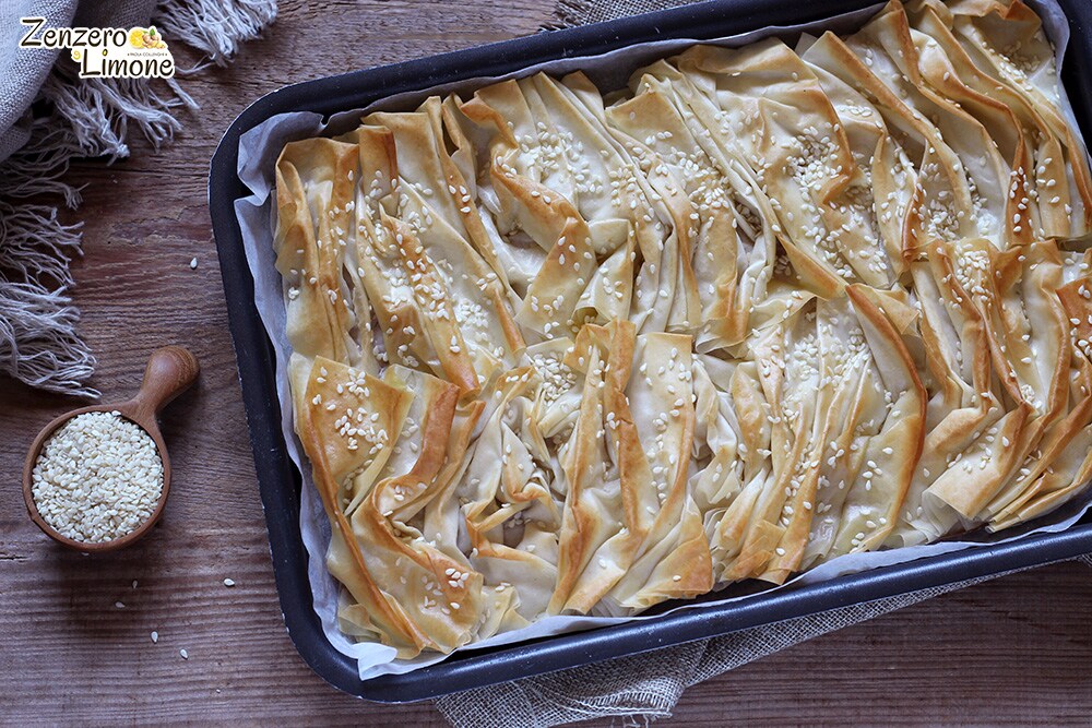 Hojaldre de pasta filo con jamón y queso