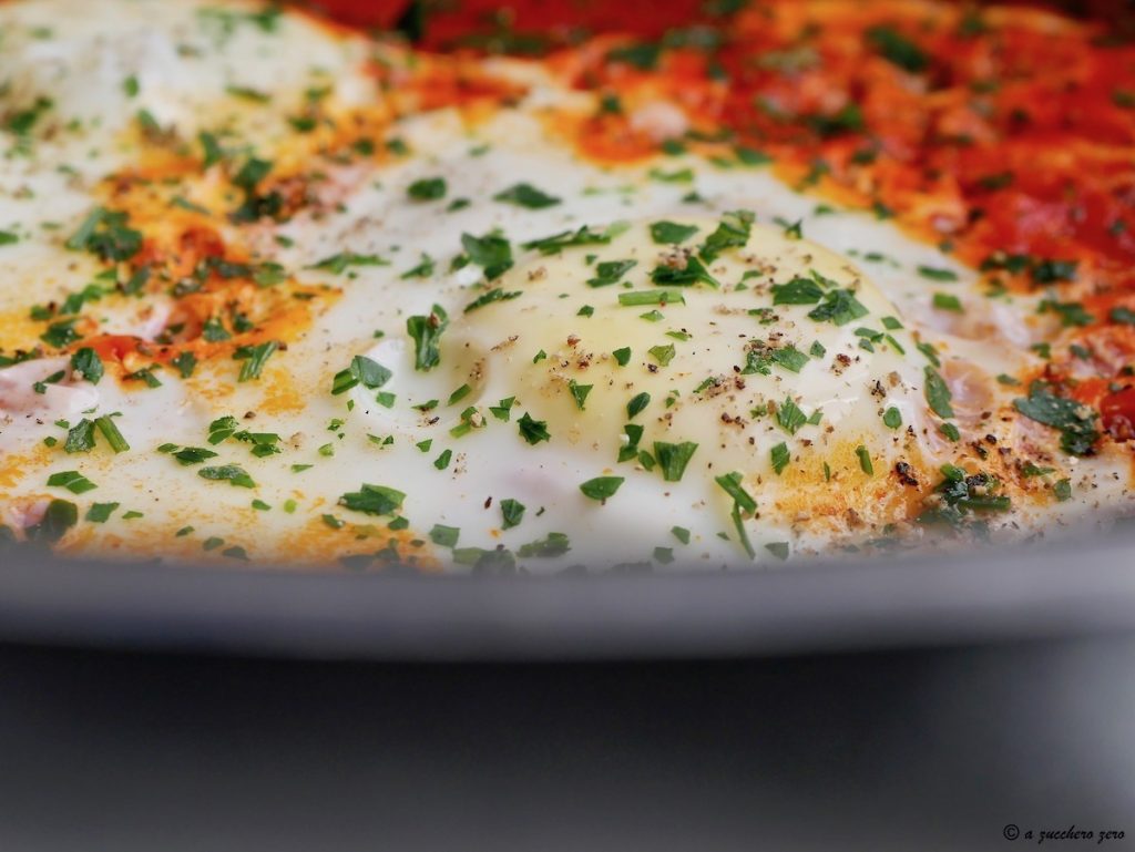 Huevos con tomate o huevos al purgatorio