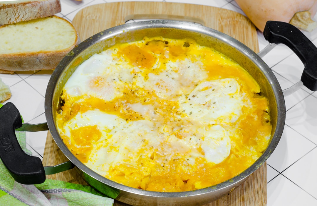Huevos fritos con calabaza cremosos y sabrosos