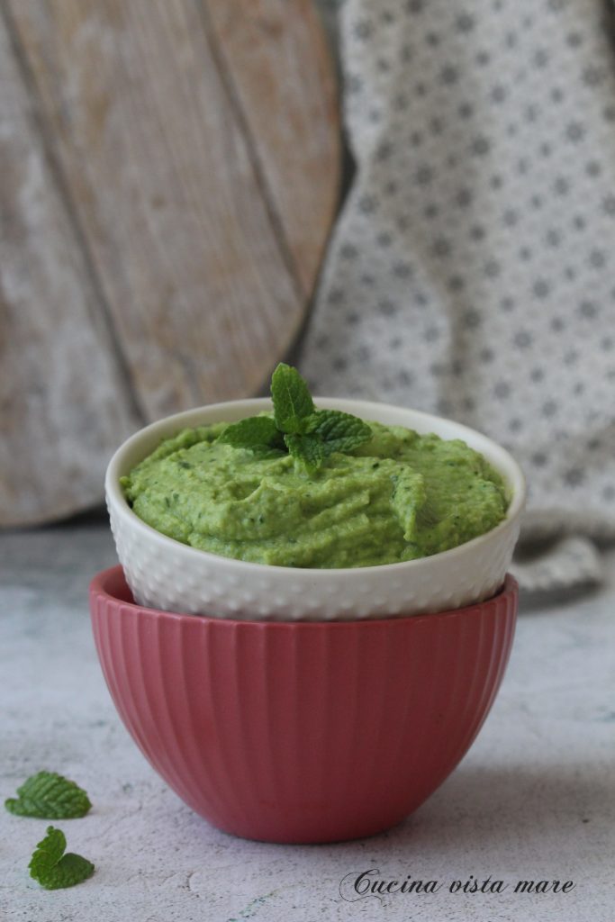 Hummus de guisantes y calabacines Cocina vista mare