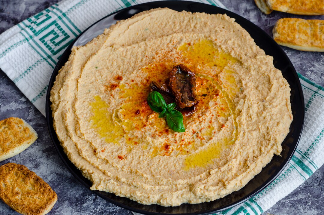 Hummus de tomates secos y albahaca, ¡cremoso y sabroso!