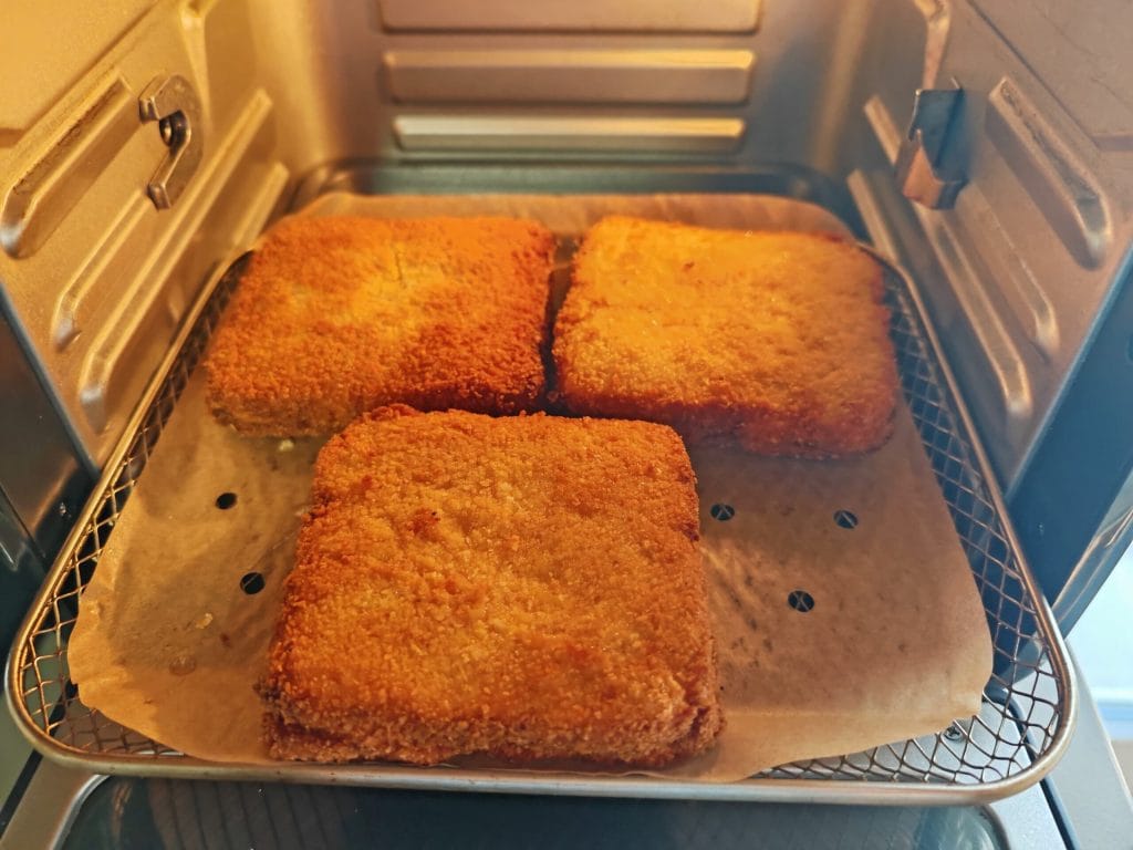 Mozzarella en carroza en la freidora de aire