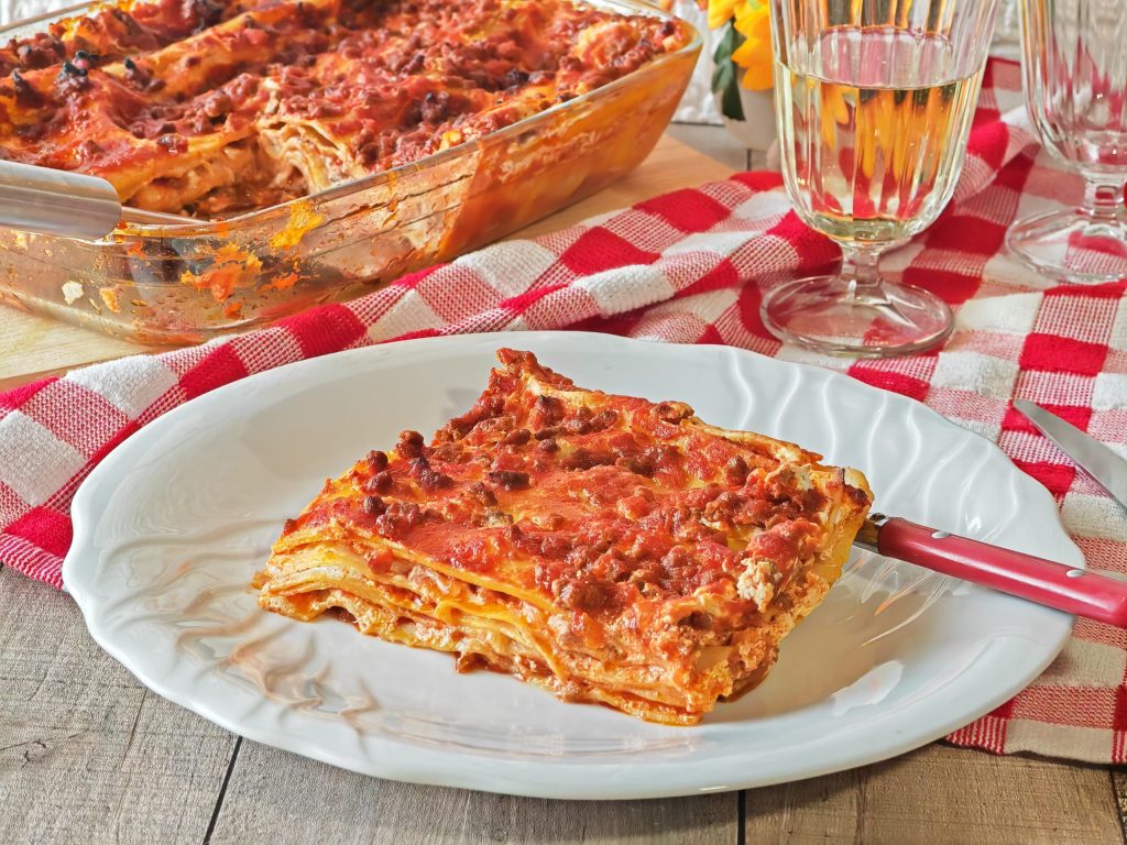 Lasaña a la boloñesa de carne y salchicha