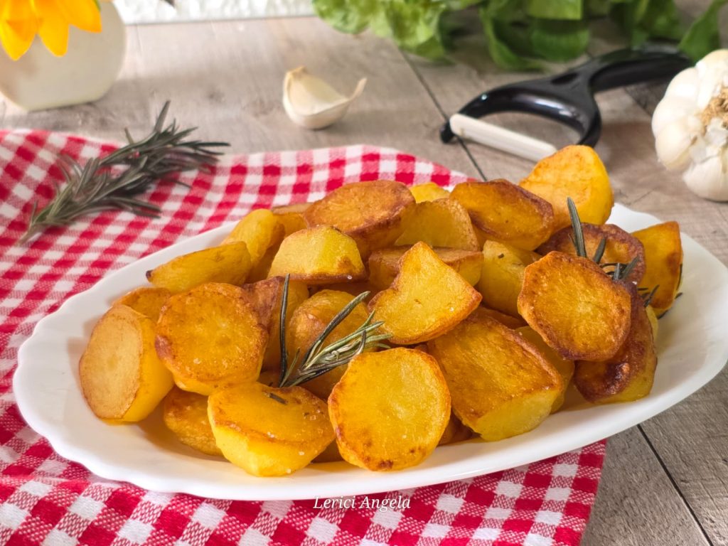 Patatas asadas crujientes en sartén