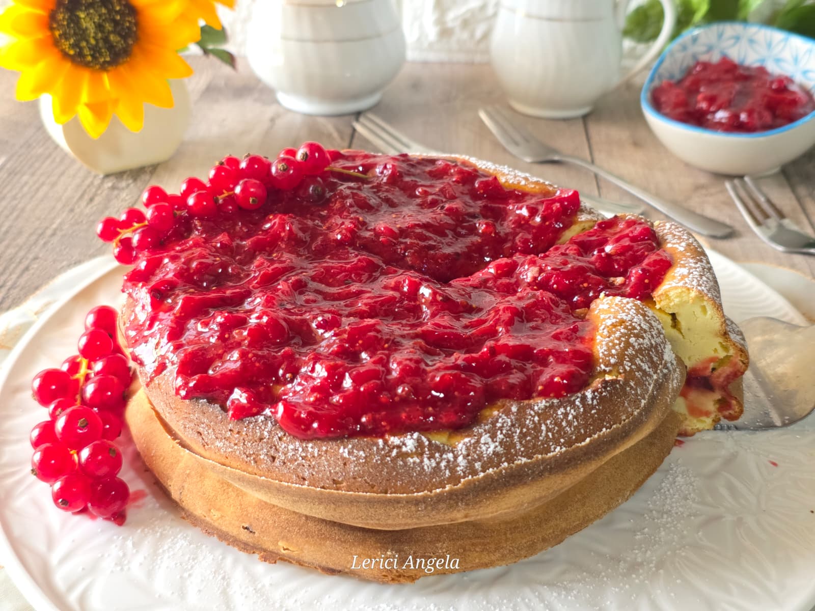 Tarta de ricotta y frutos del bosque rojos