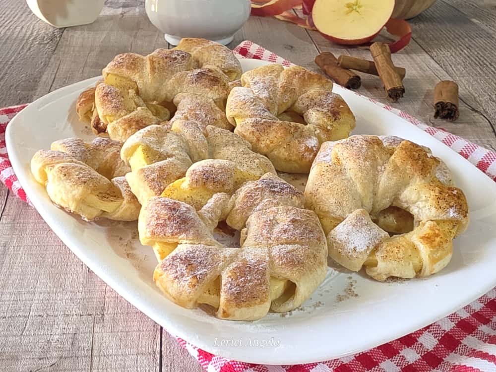 Rosquillas de manzana con hojaldre crujiente y envolvente
