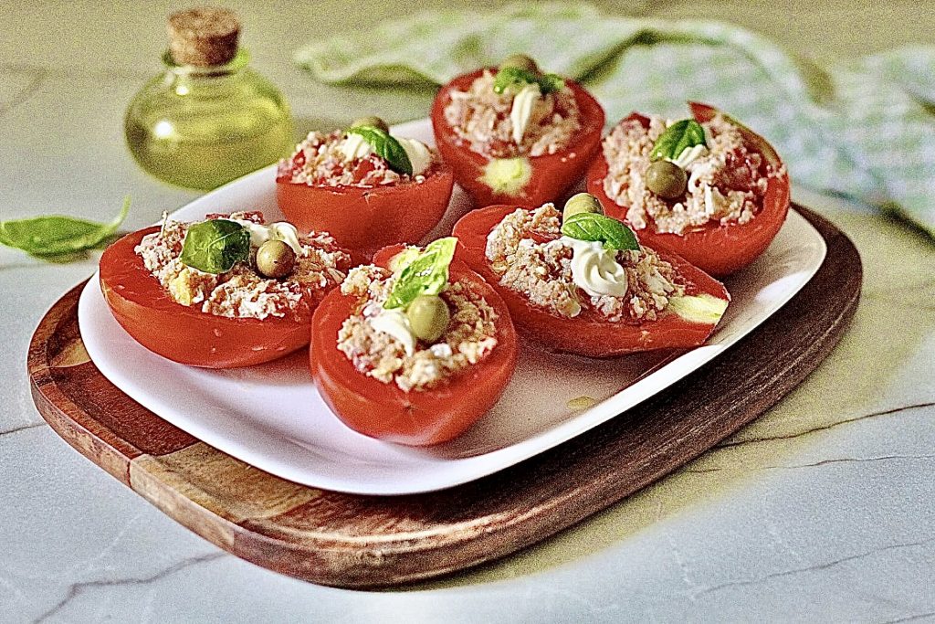Tomates rellenos fríos, sin cocción, sabrosos y los preparas en un instante!