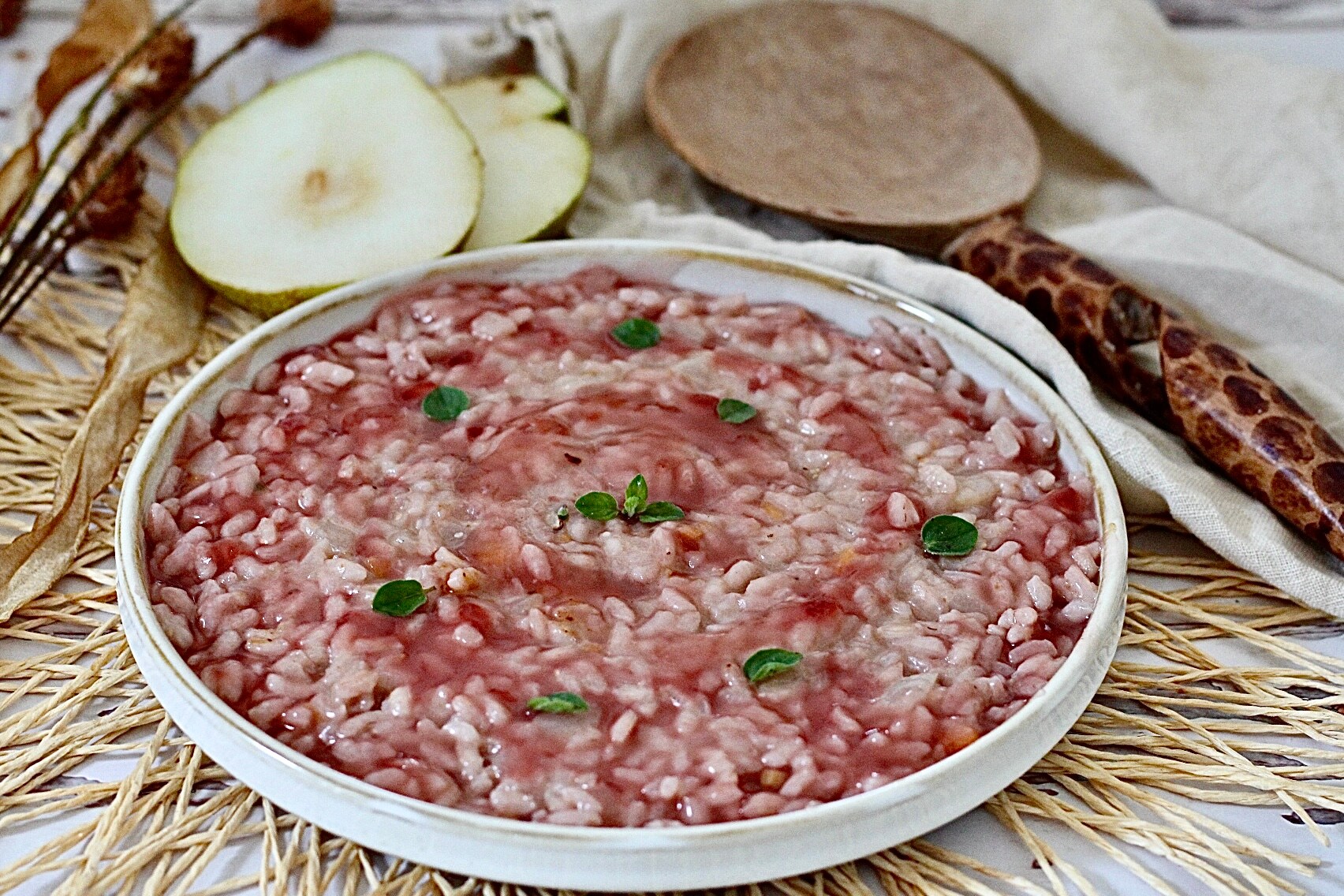 Risotto al vino tinto, peras y taleggio