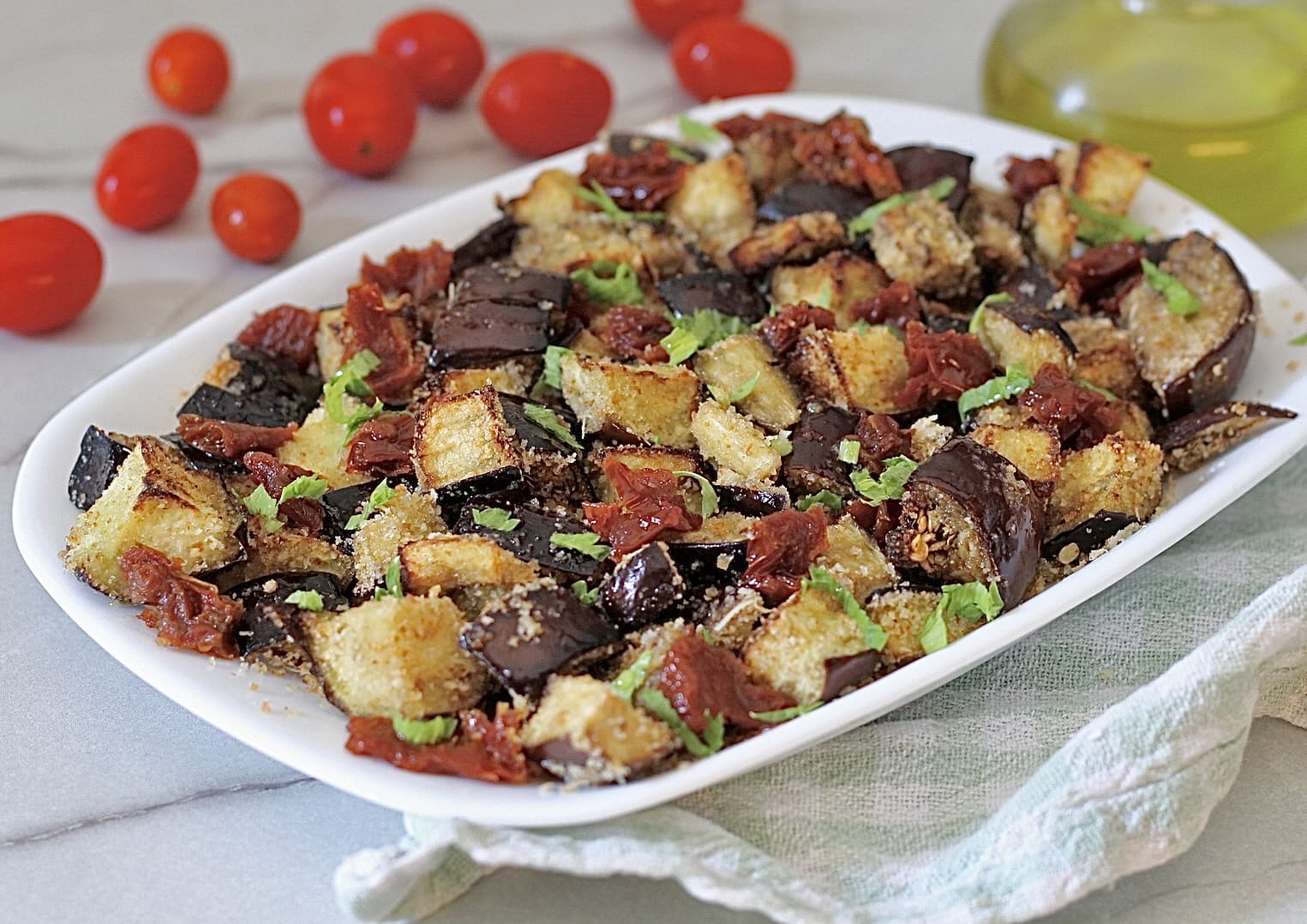 Berenjenas gratinadas a la mediterránea, crujientes y rápidas, desaparecen incluso antes de enfriarse.