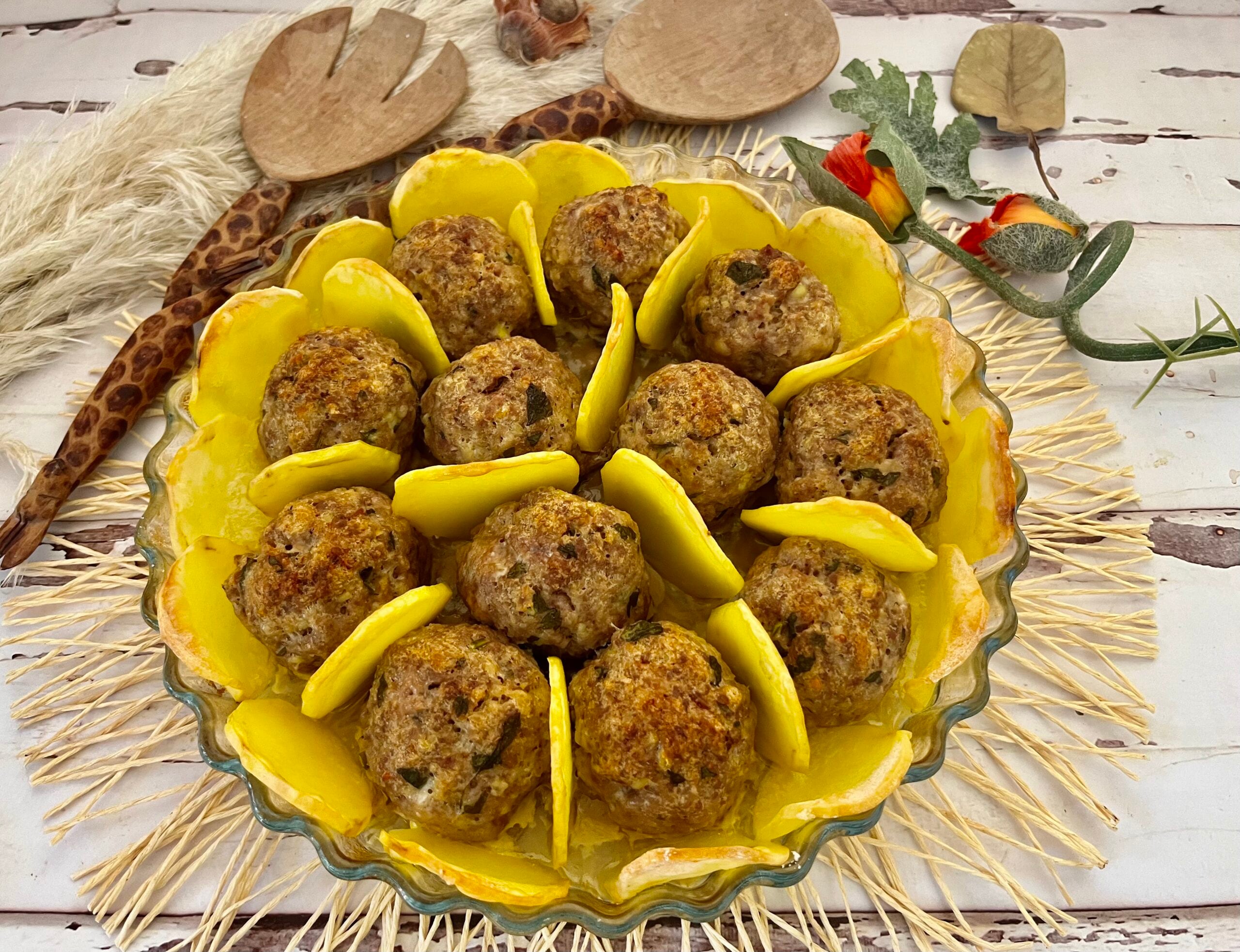 Pastel de albóndigas escénico