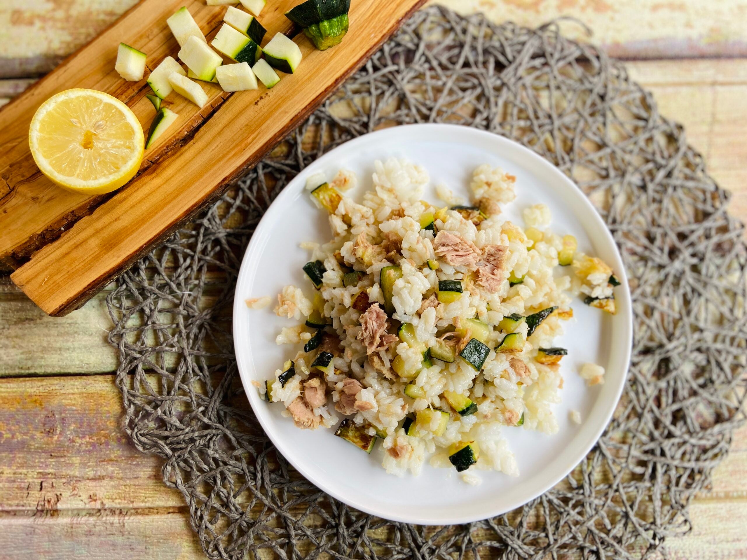 Ensalada de arroz con atún y calabacines