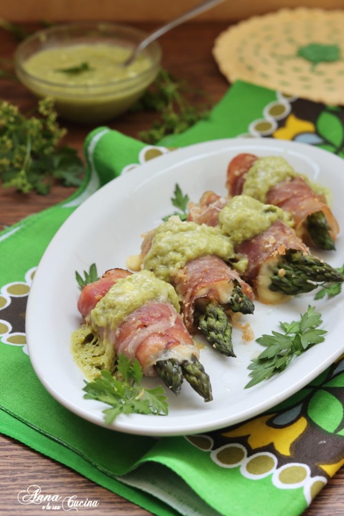 Rollitos de jamón serrano con espárragos