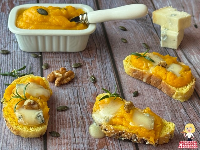 BRUSCHETTA CALABAZA, GORGONZOLA Y NUECES