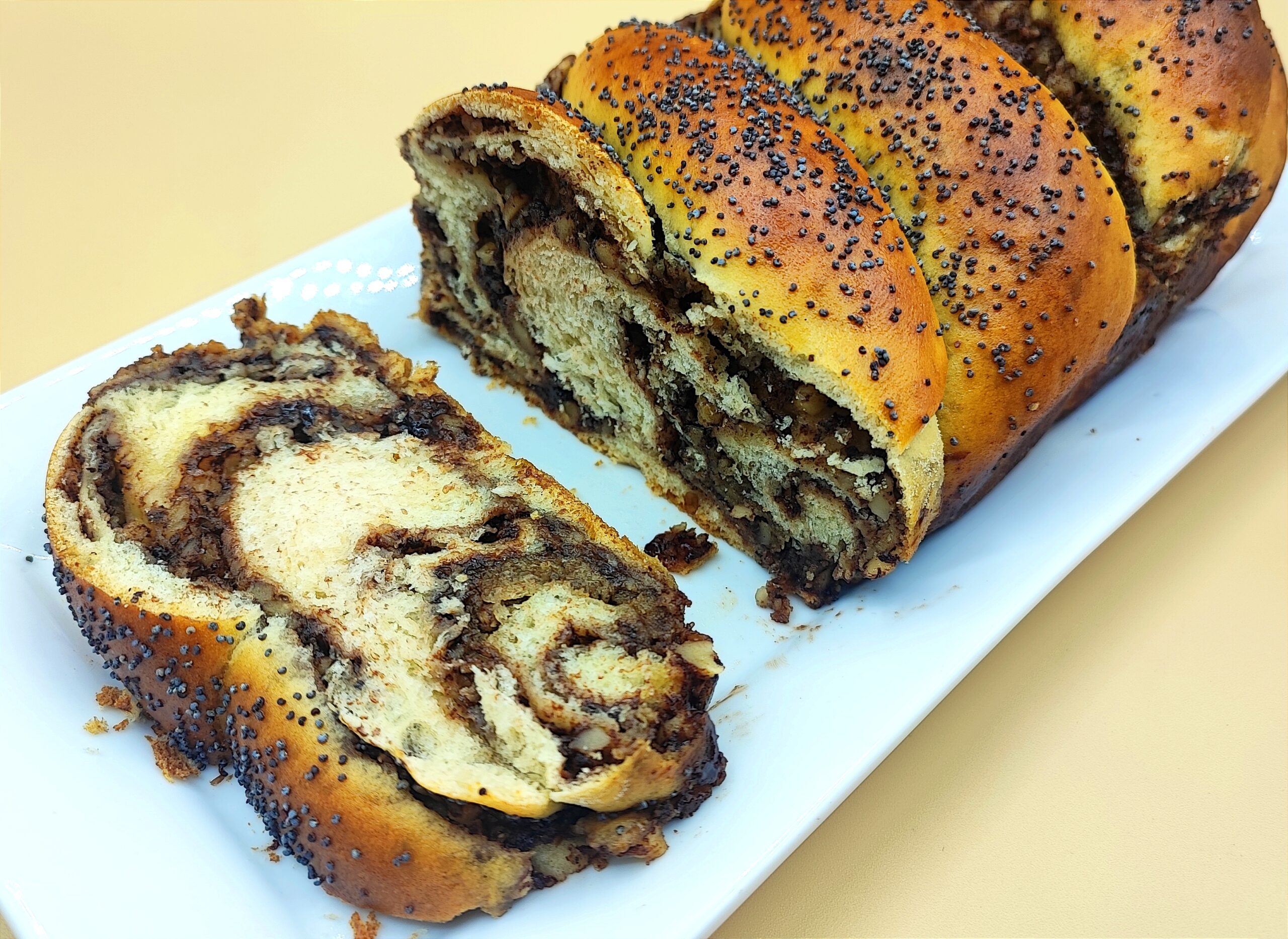 Cozonac con nutella y nueces