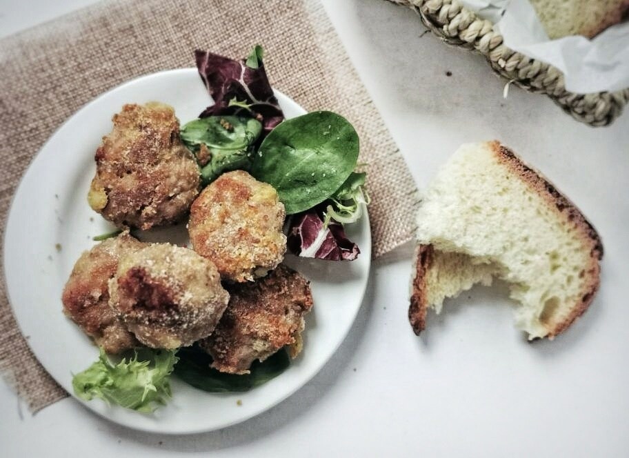 ALBÓNDIGAS DE SALCHICHA Y TERNERA AL HORNO