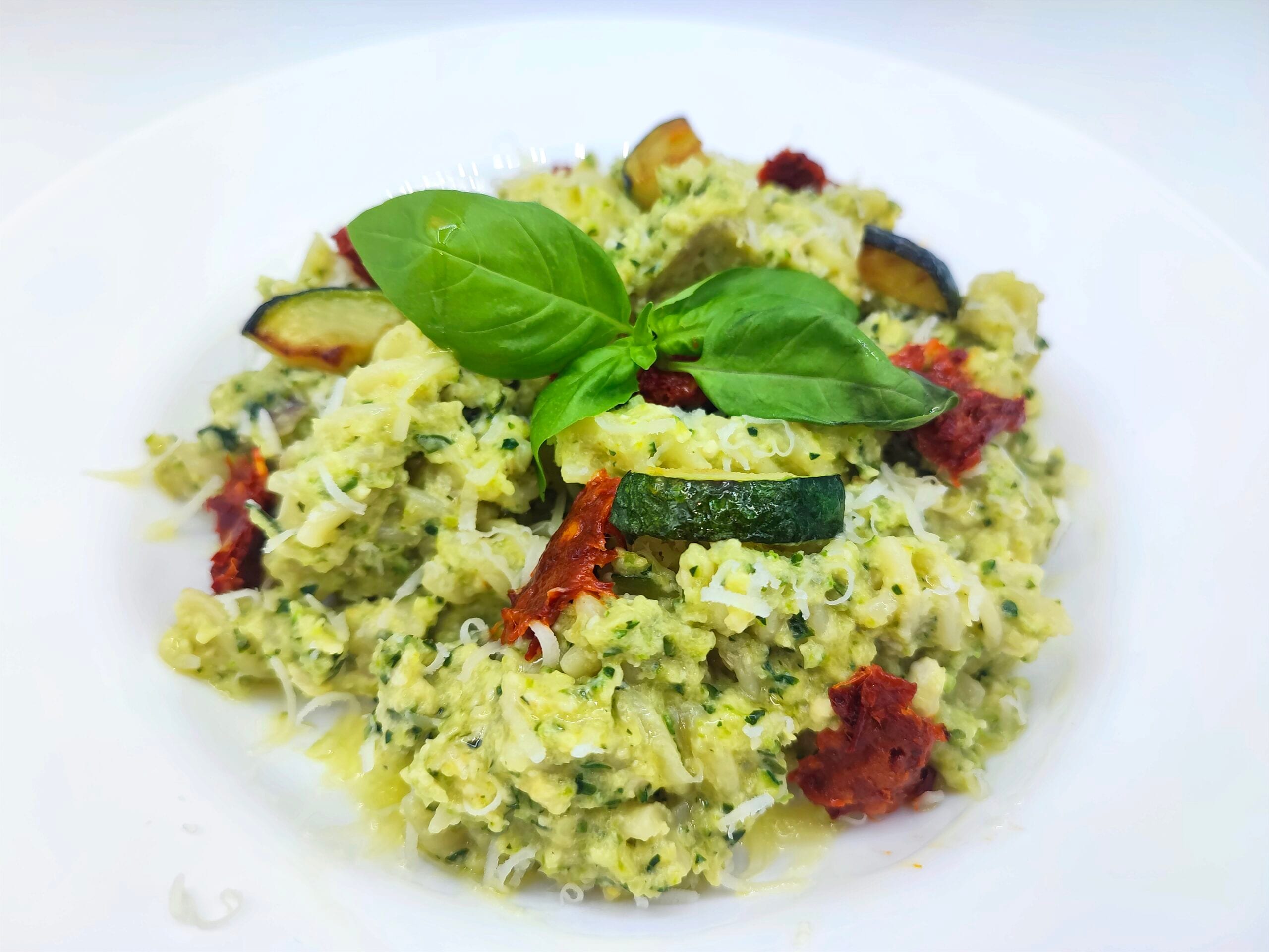 Pasta con pesto de calabacín