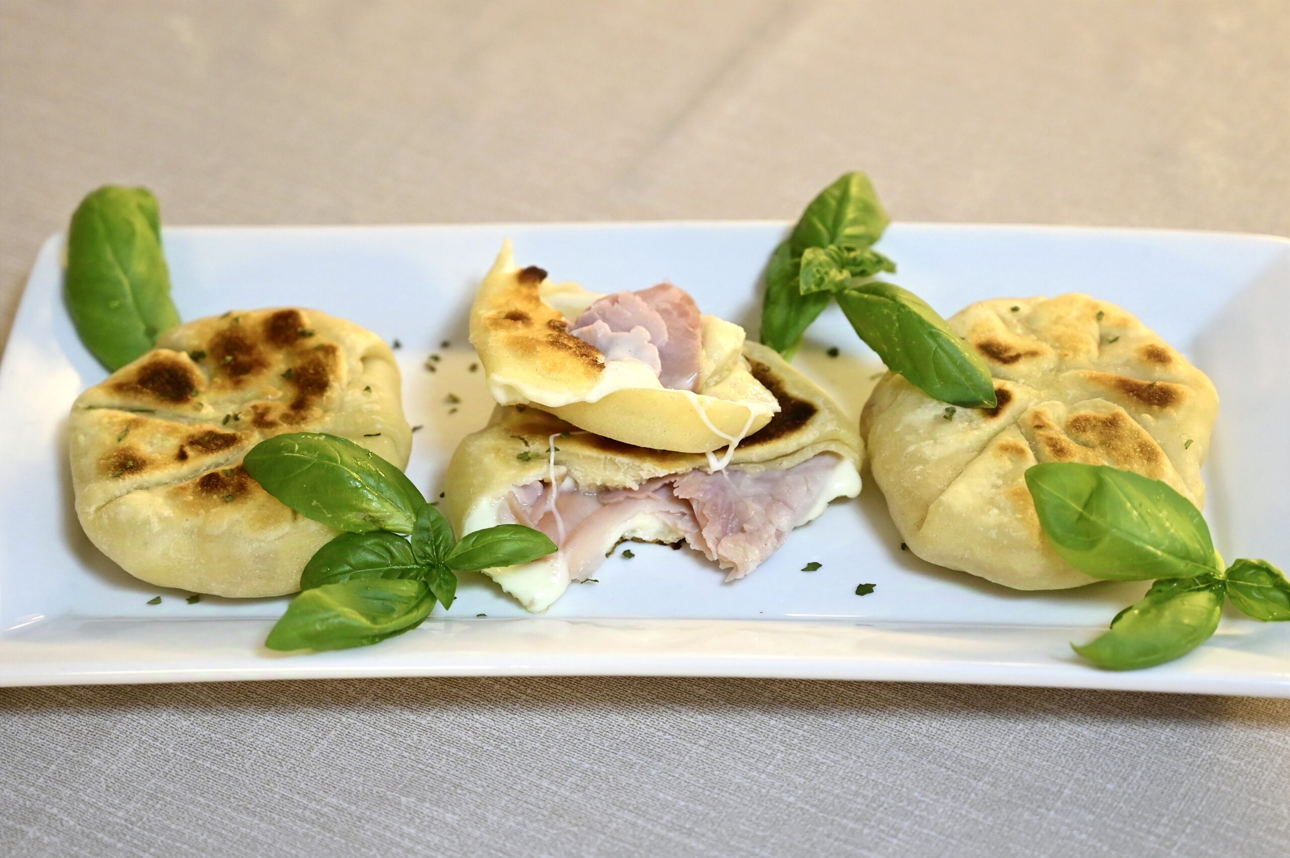 Panecillos rellenos en sartén sin levadura