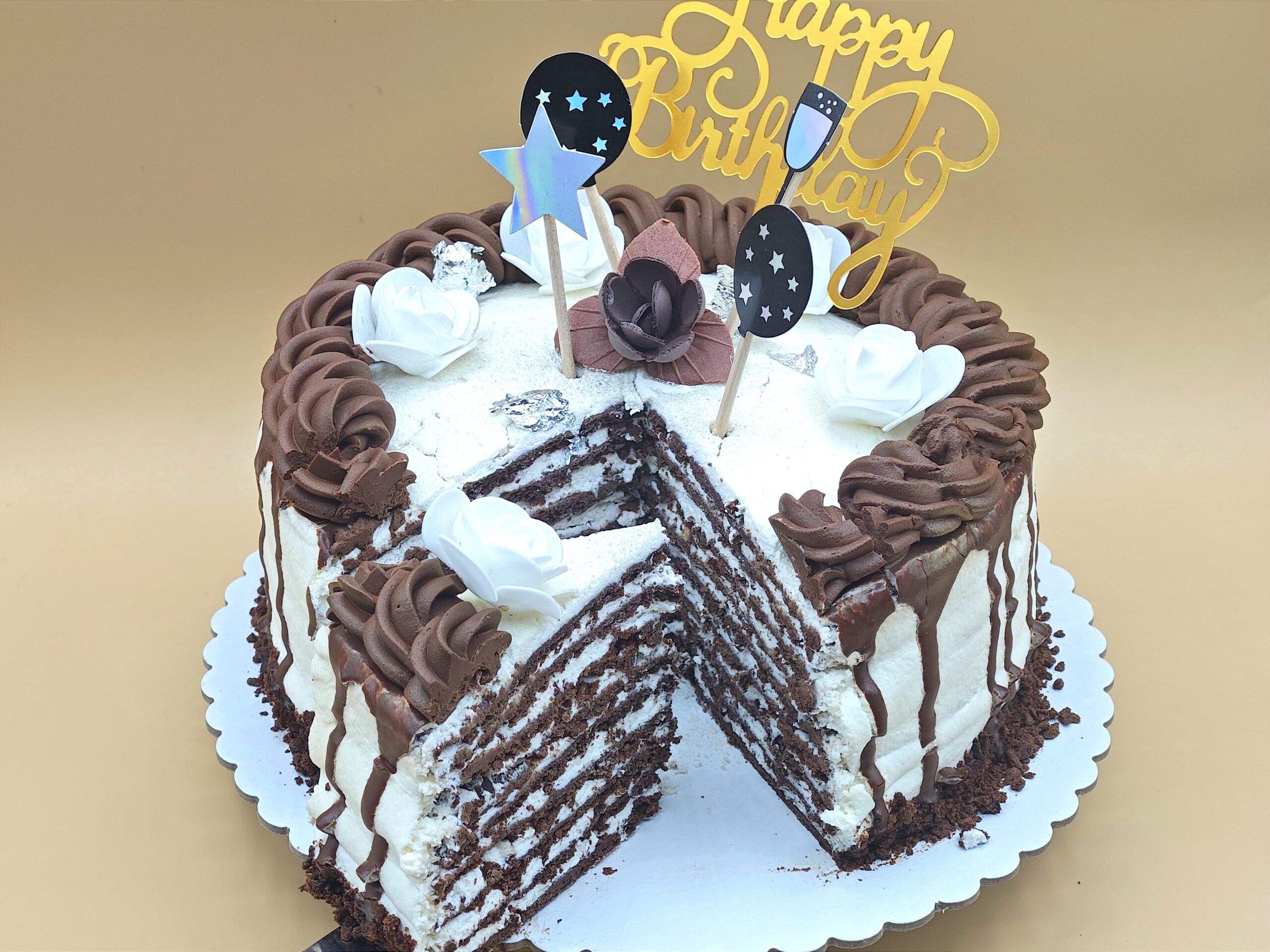Tarta de cumpleaños sin huevos (tipo medovik)