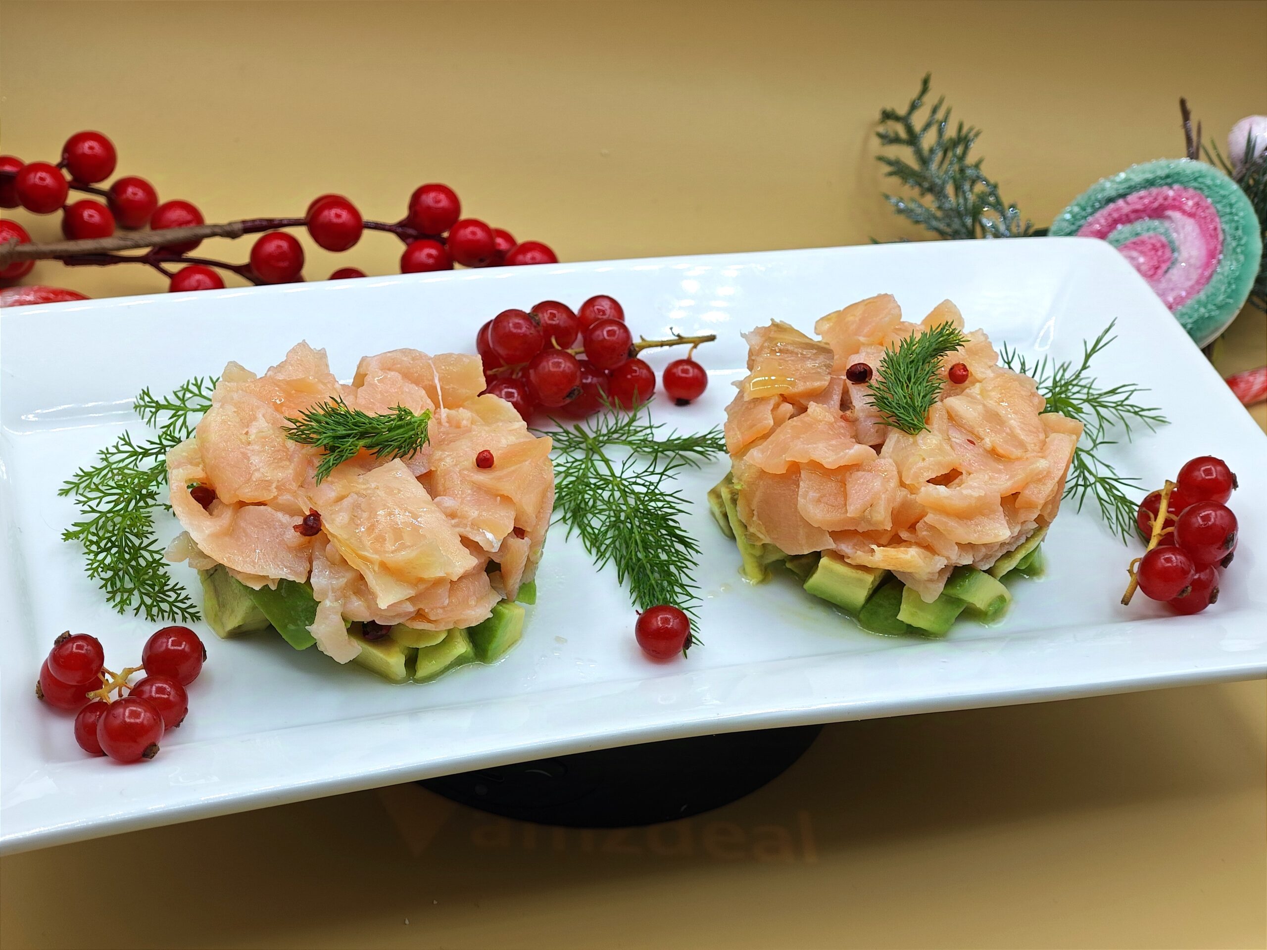 Tartar de aguacate y salmón ahumado