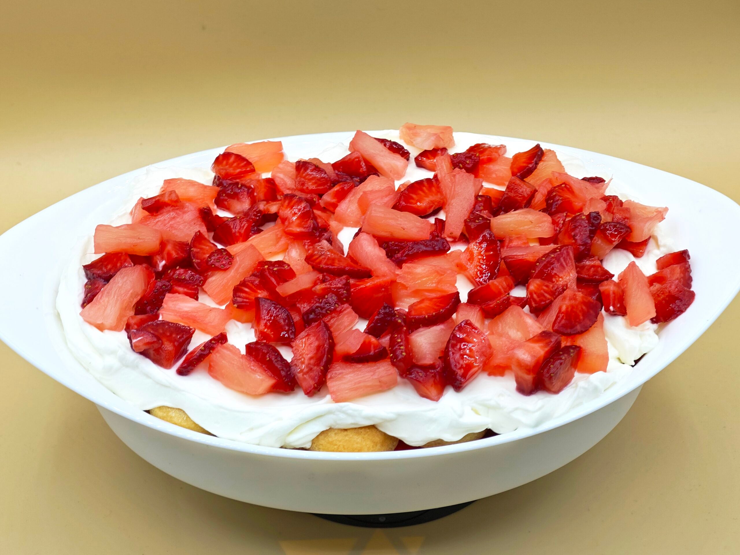 Tiramisú piña y fresas