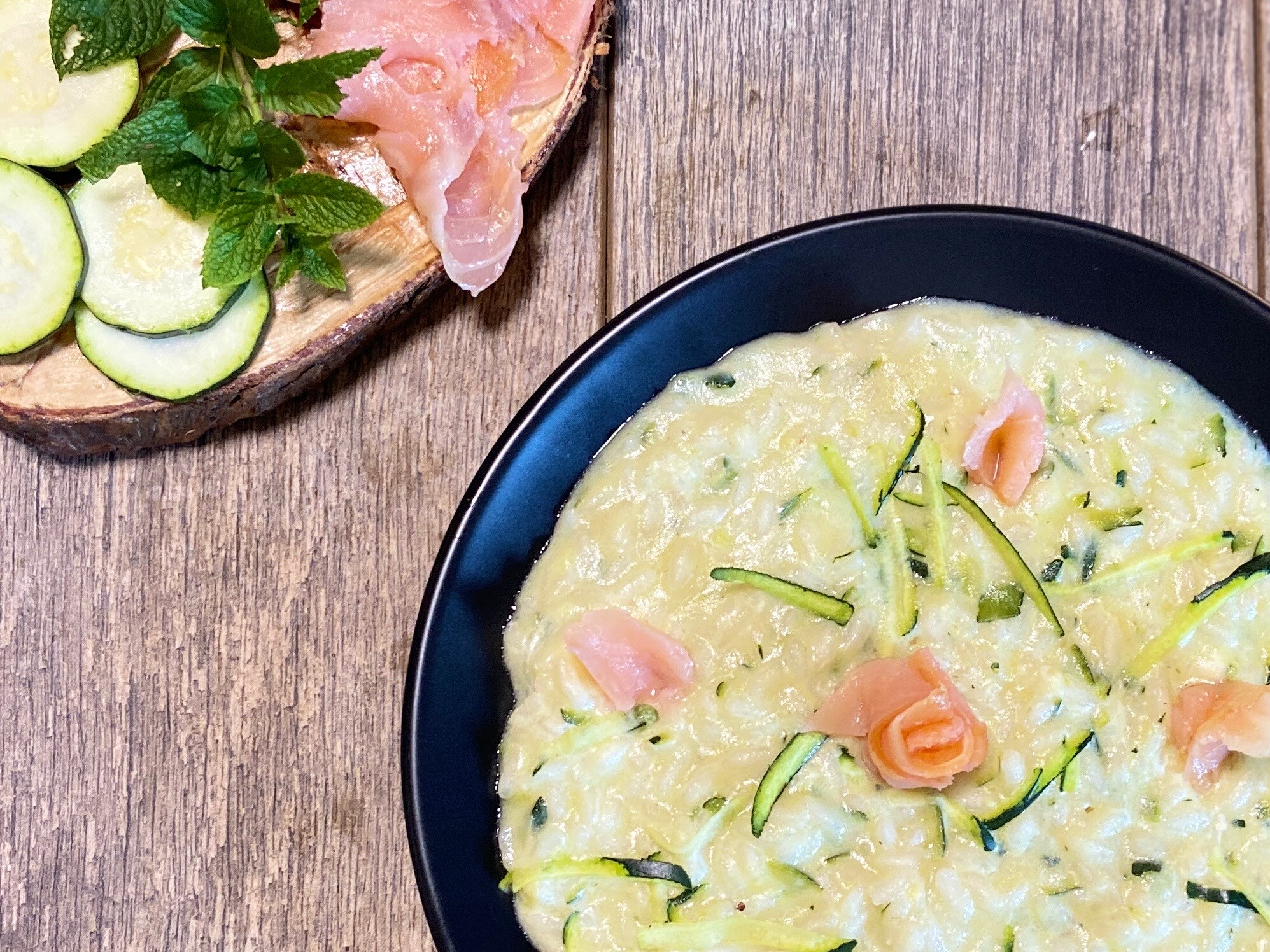 Risotto certosino con salmón y calabacines
