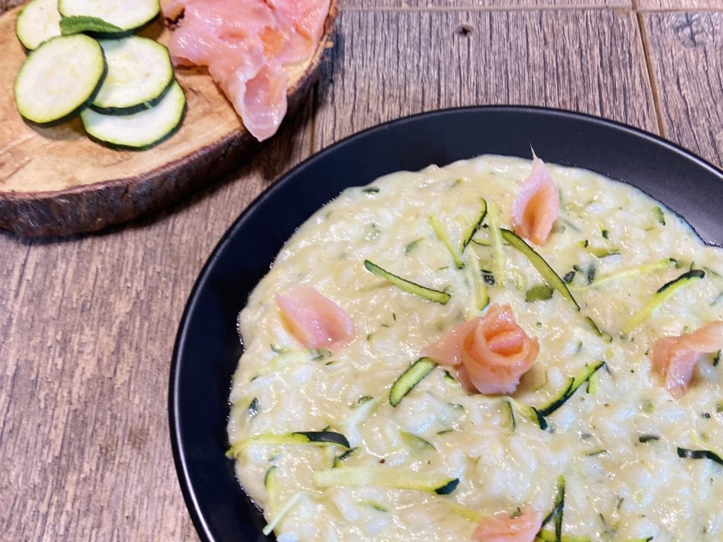 risotto certosino con calabacines y salmón