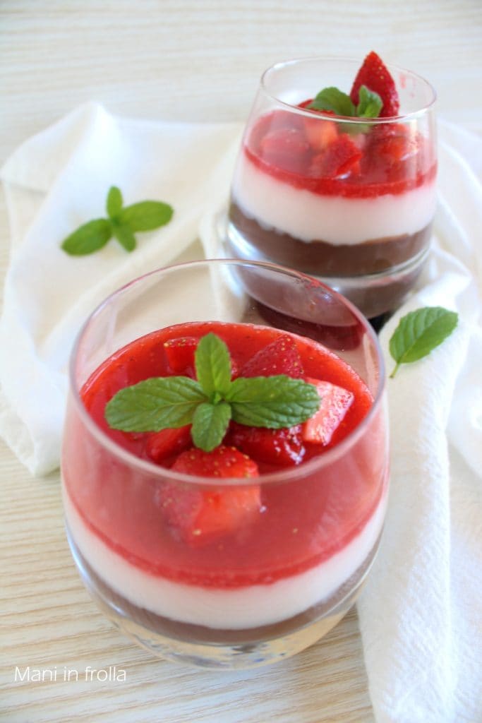 Budines Bicolor con salsa de Fresas