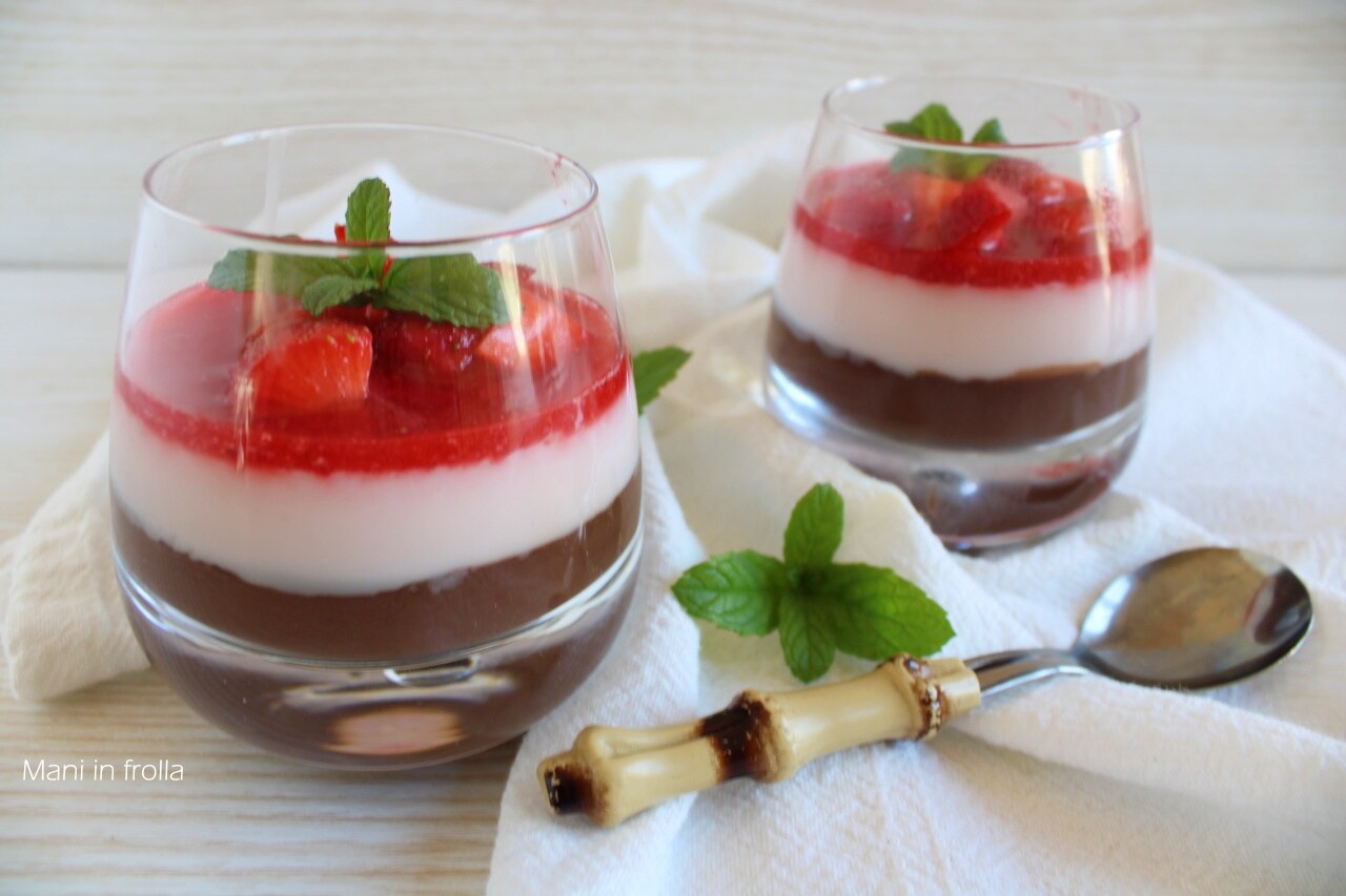 Budines Bicolor con salsa de Fresas