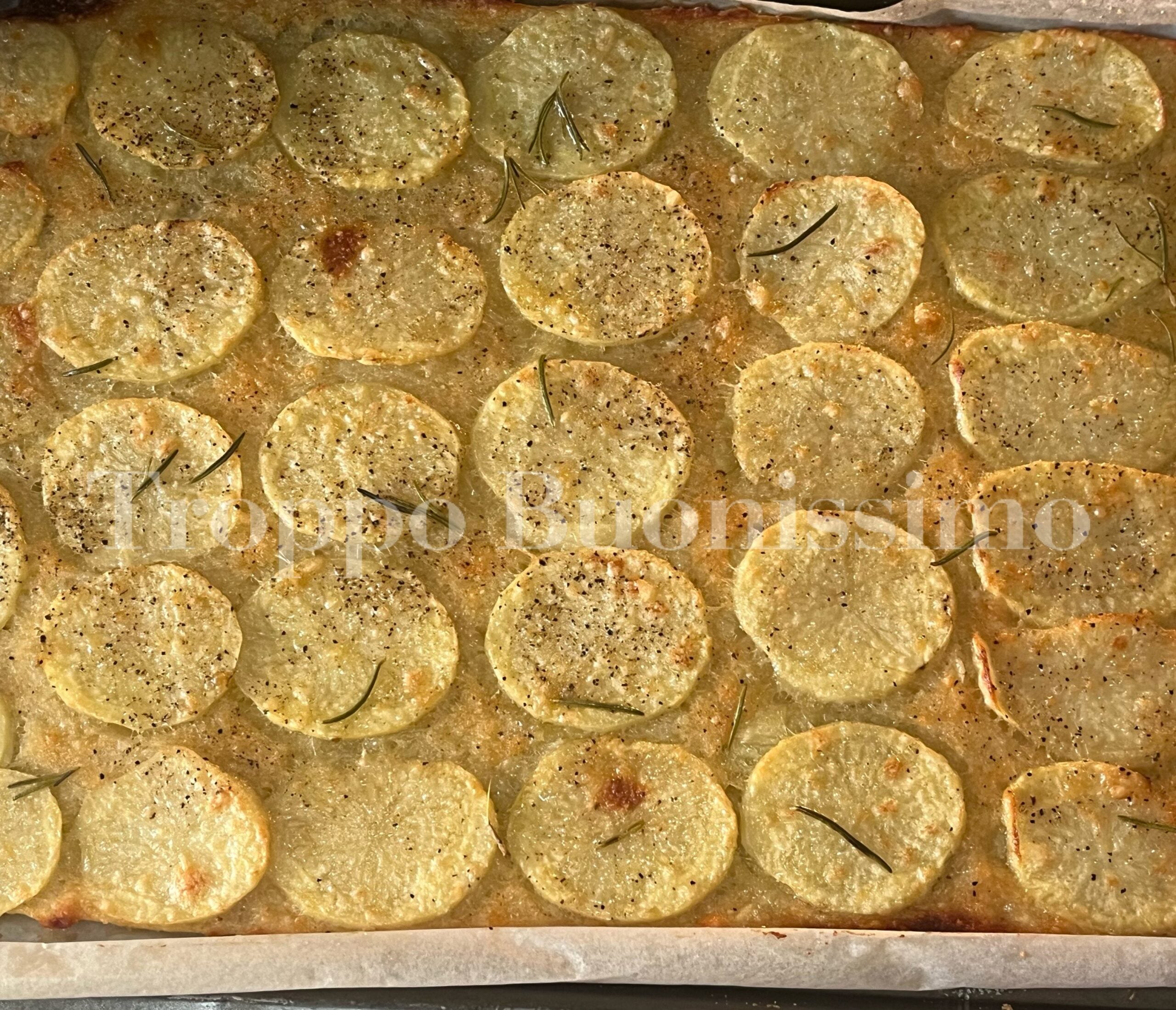 Torta de patatas crujiente por fuera y suave por dentro