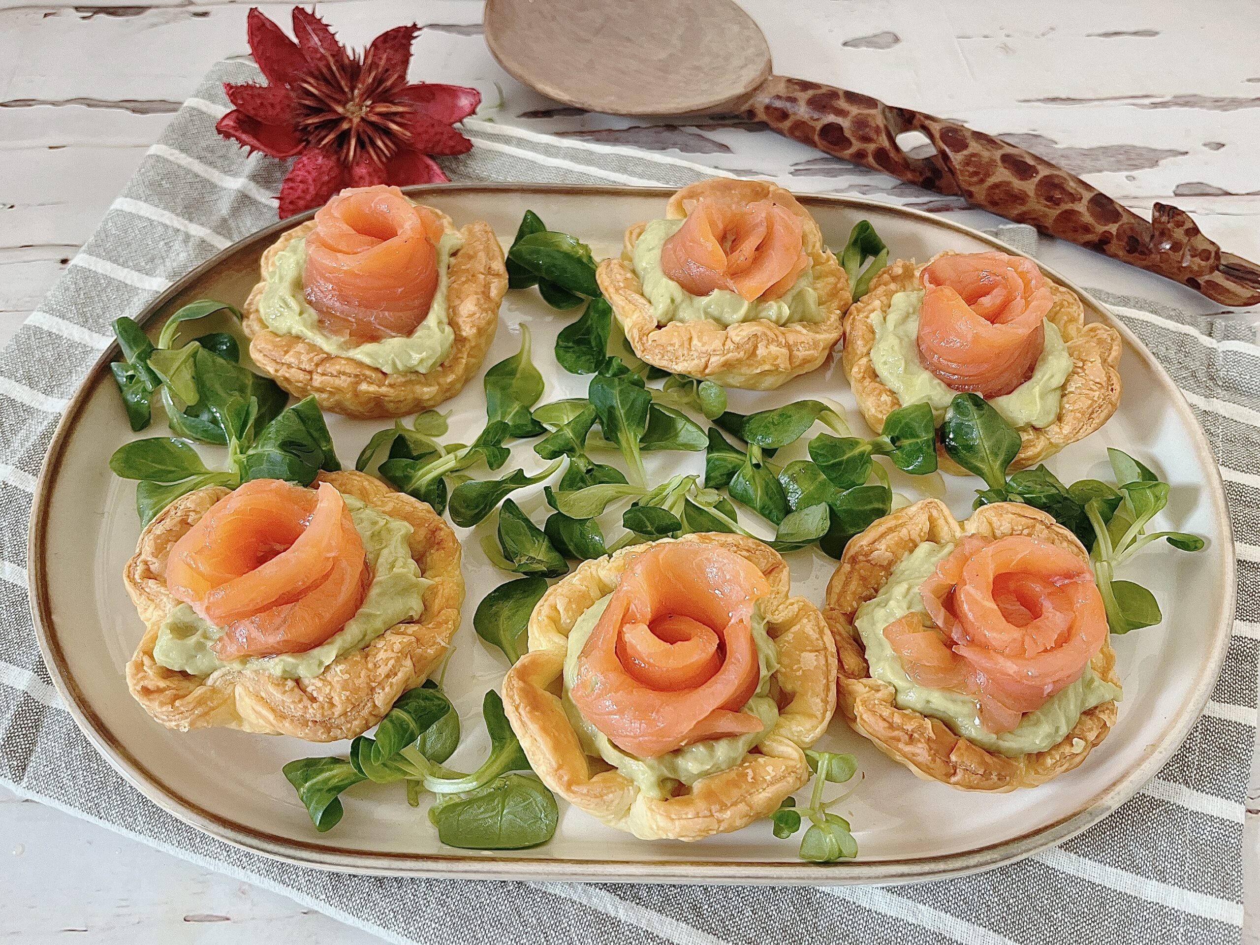 Cestitas de rosas con salmón