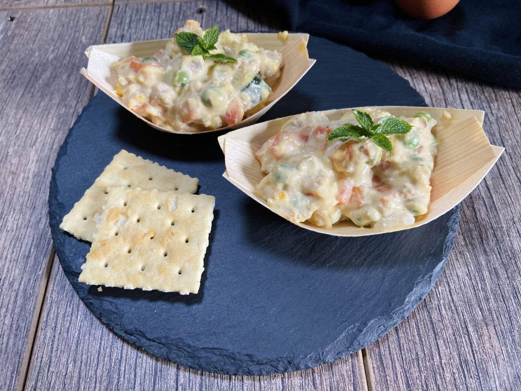 ENSALADILLA RUSA CON ATÚN Y HUEVOS