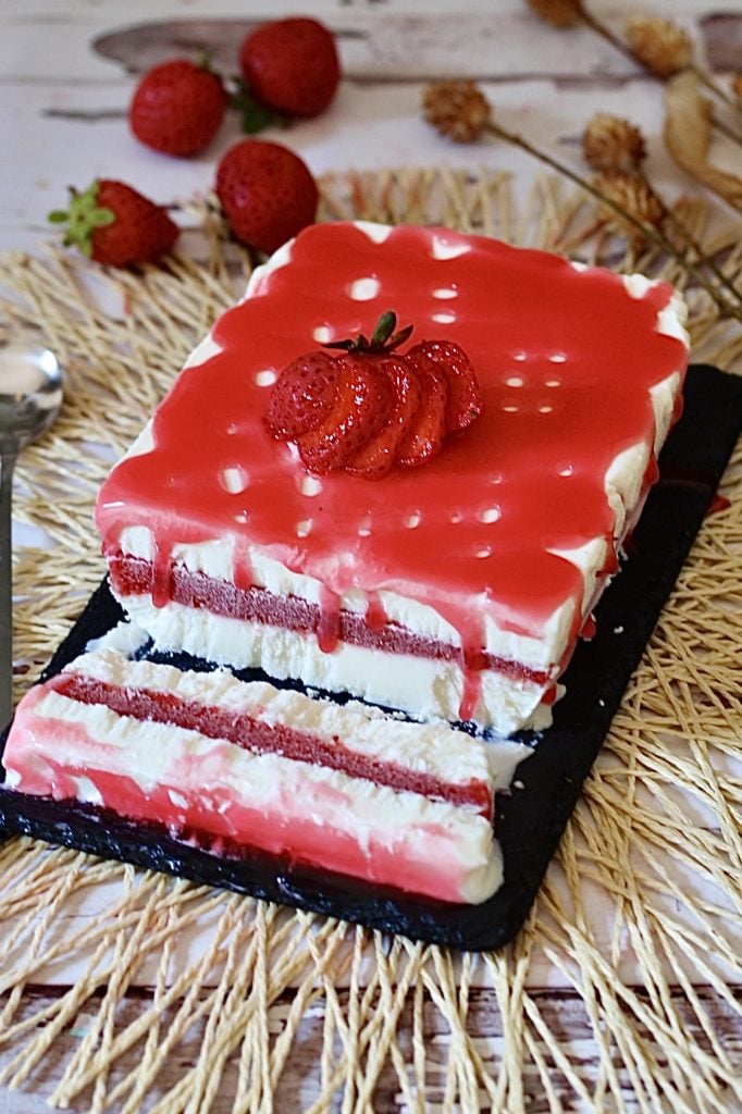 Semifrío de fresa, un dulce alivio de frescura