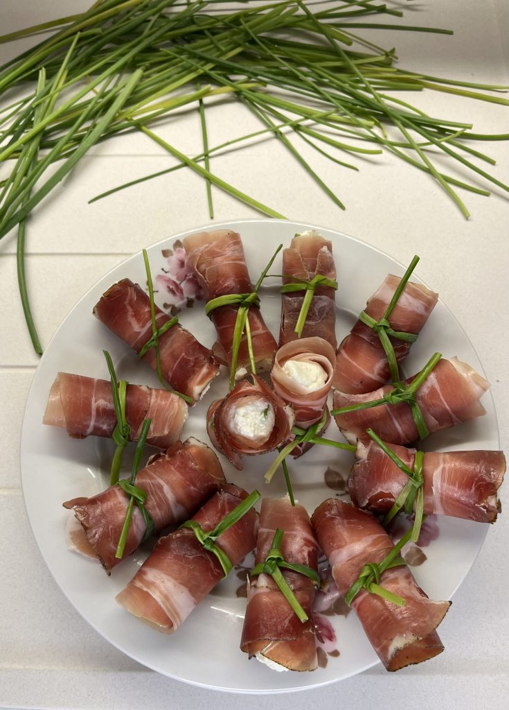 rollitos speck y queso de cabra