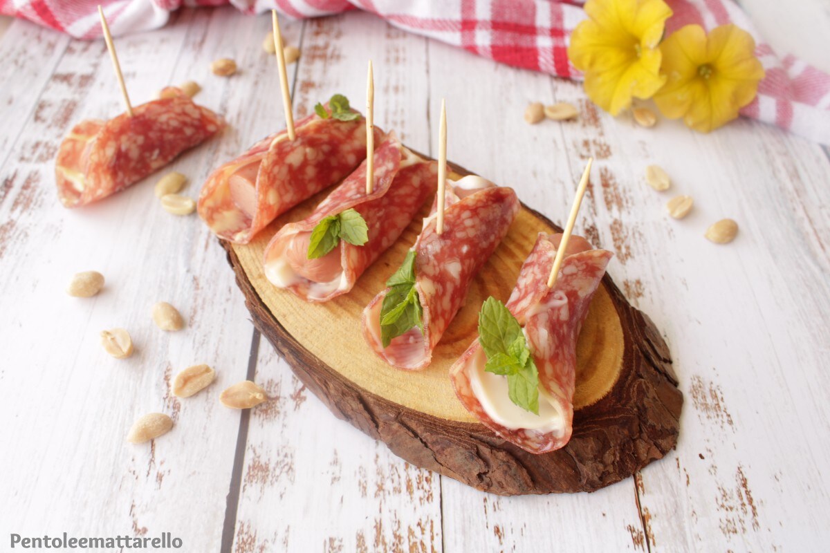 Rollitos de salami, mayonesa y salchicha