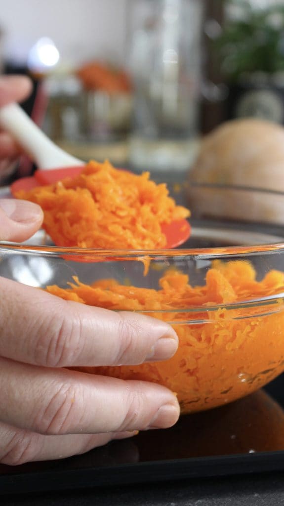 pulpa de calabaza violín rallada para hacer las calabazas de halloween