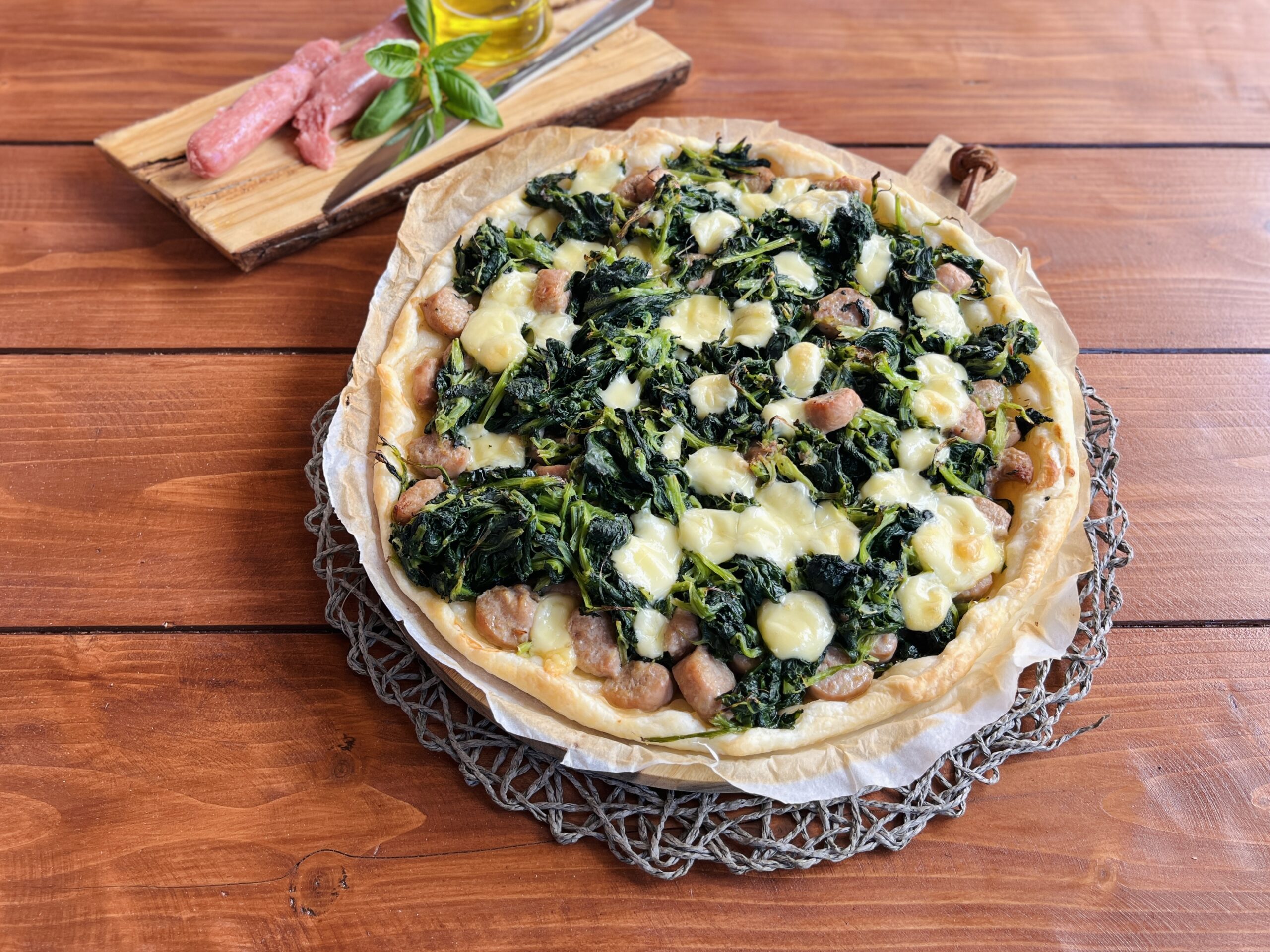 Tarta salada con salchicha y grelos