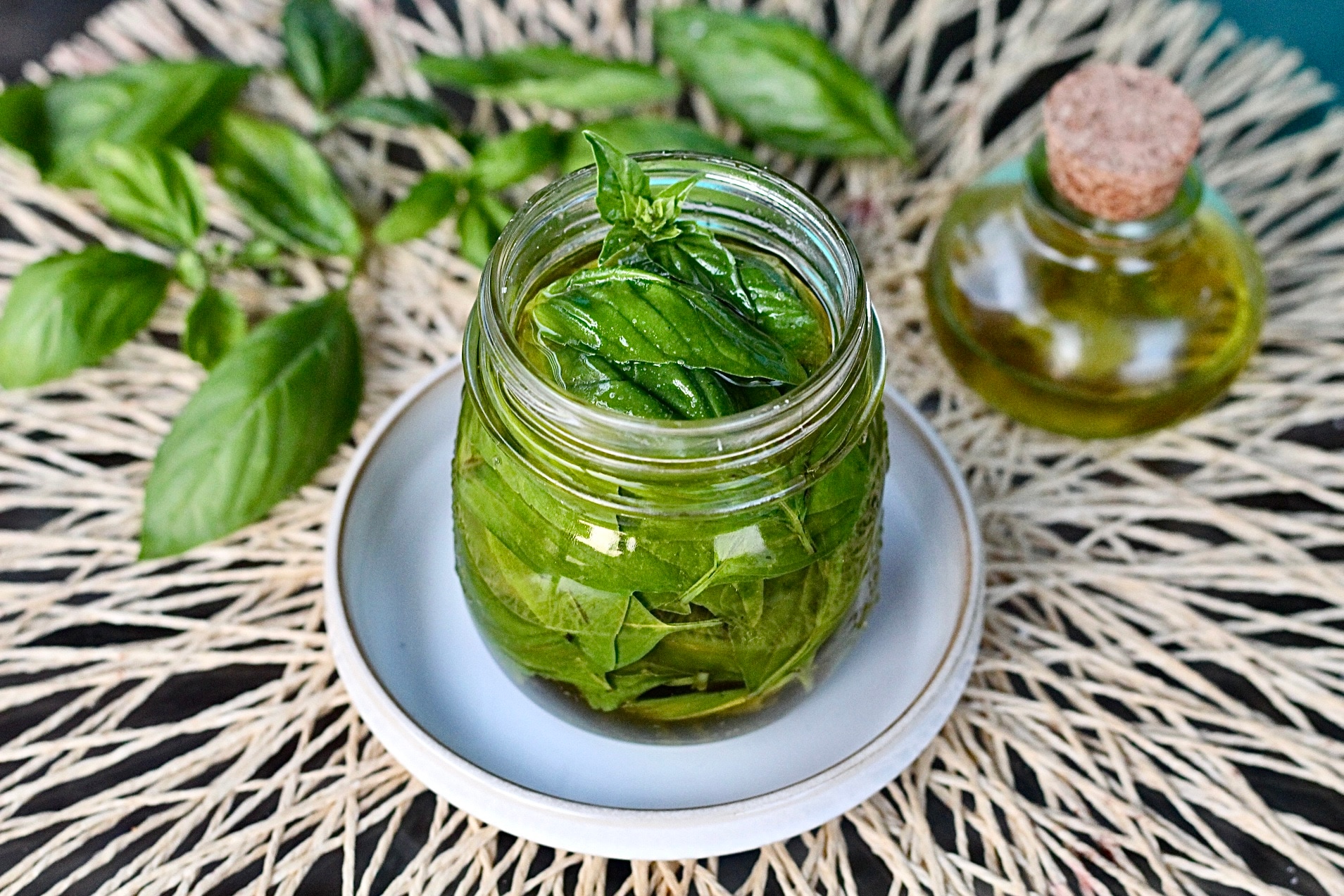 Albahaca en aceite, cómo preservar el aroma de la albahaca por mucho tiempo