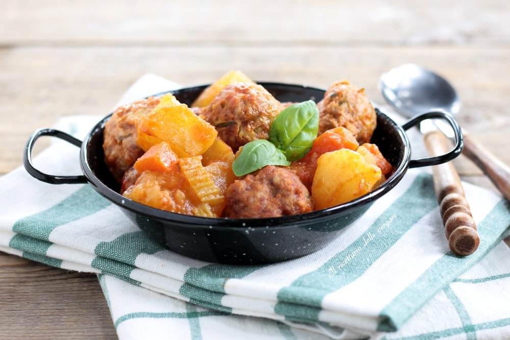 Albóndigas de carne y calabacín en salsa