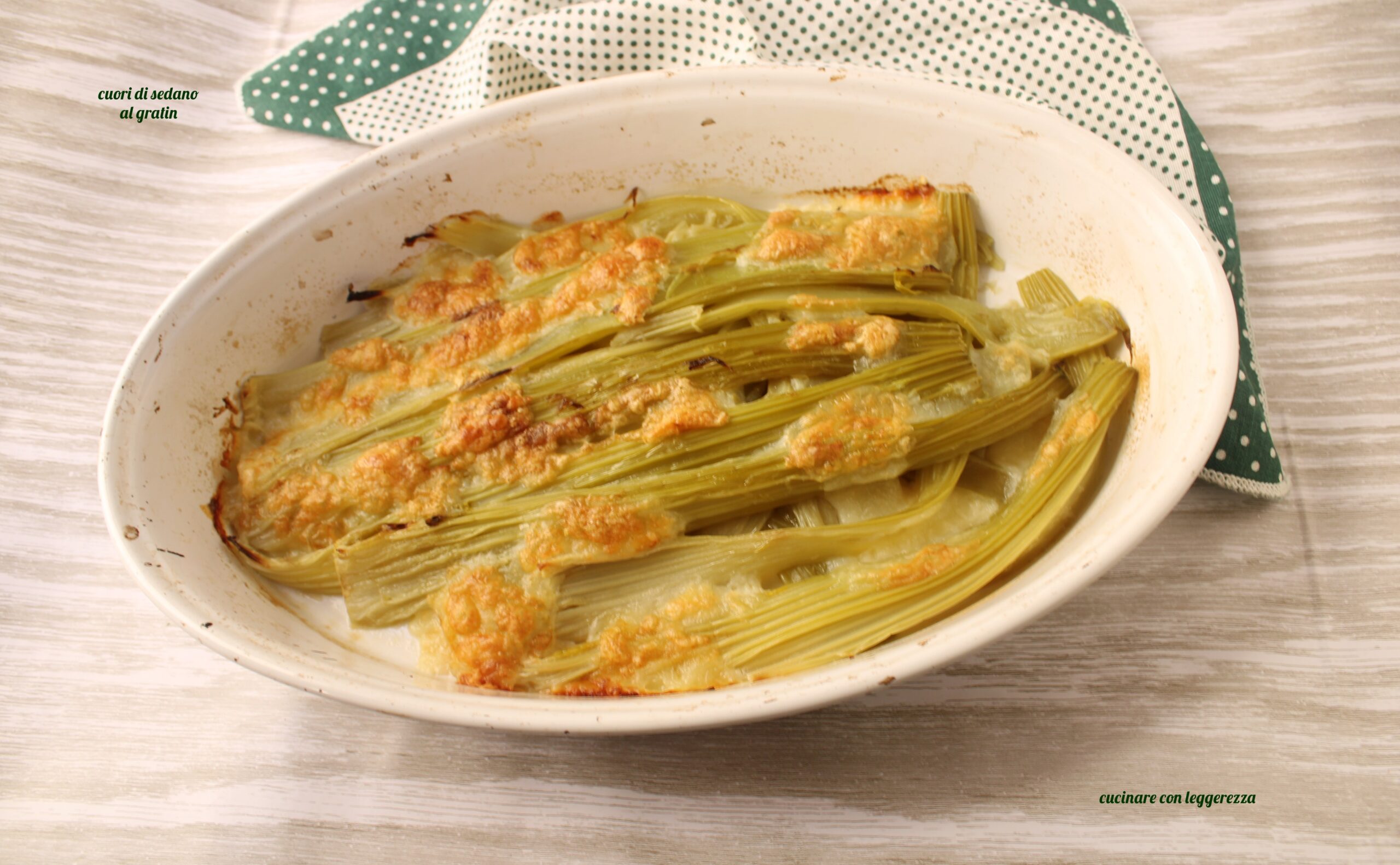 Corazones de apio gratinados