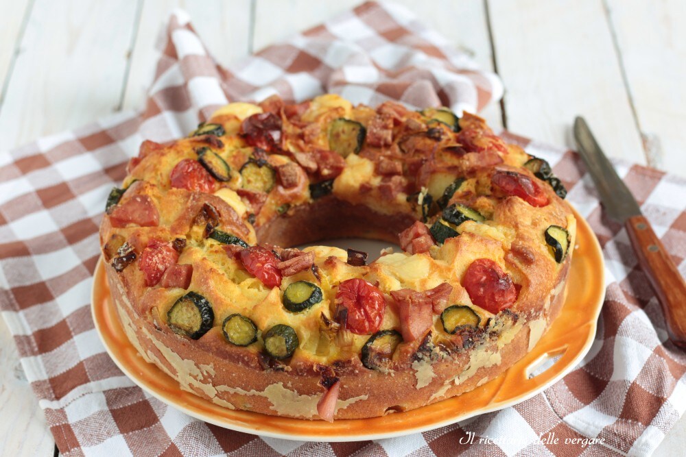 Rosca salada de verduras y queso