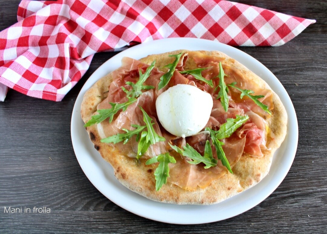 Pizza blanca con Jamón Serrano y Mozzarella de Búfala